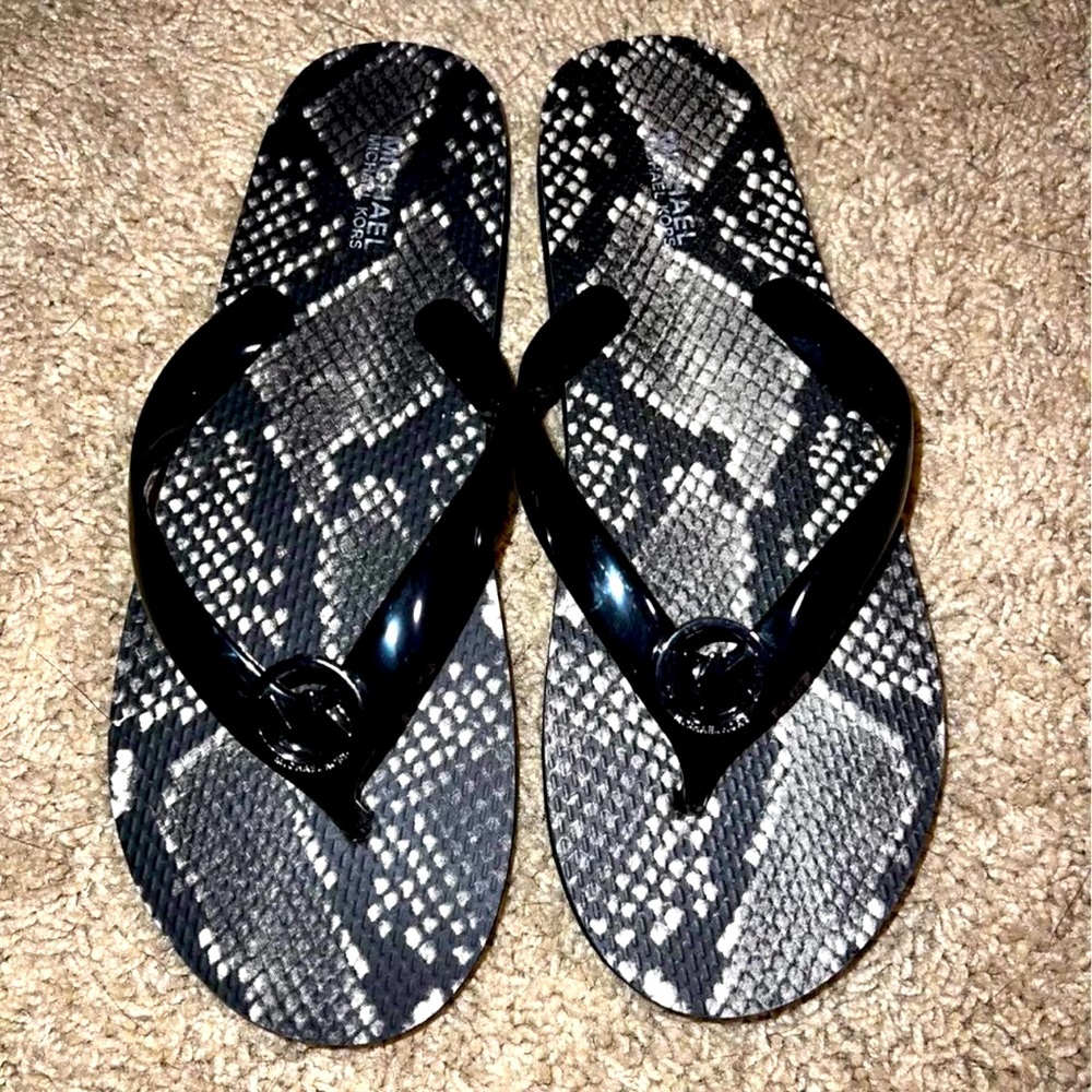MK thong sandals never worn still with stickers on the bottom. Size 7